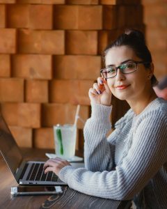 brunetter woman working on her laptop at a restaurant